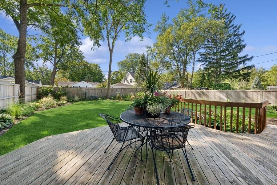 Northbrook, IL 60062,1717 Maple AVE