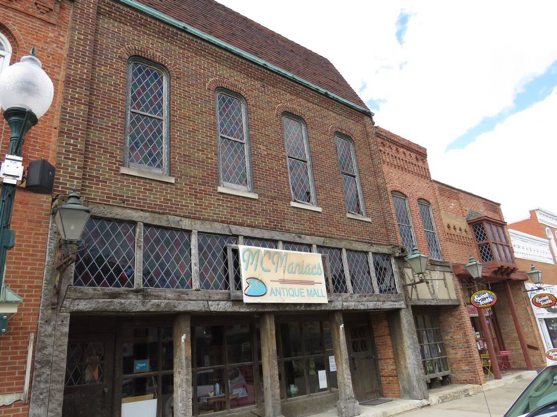 Morris, IL 60450,110-112 W WASHINGTON ST