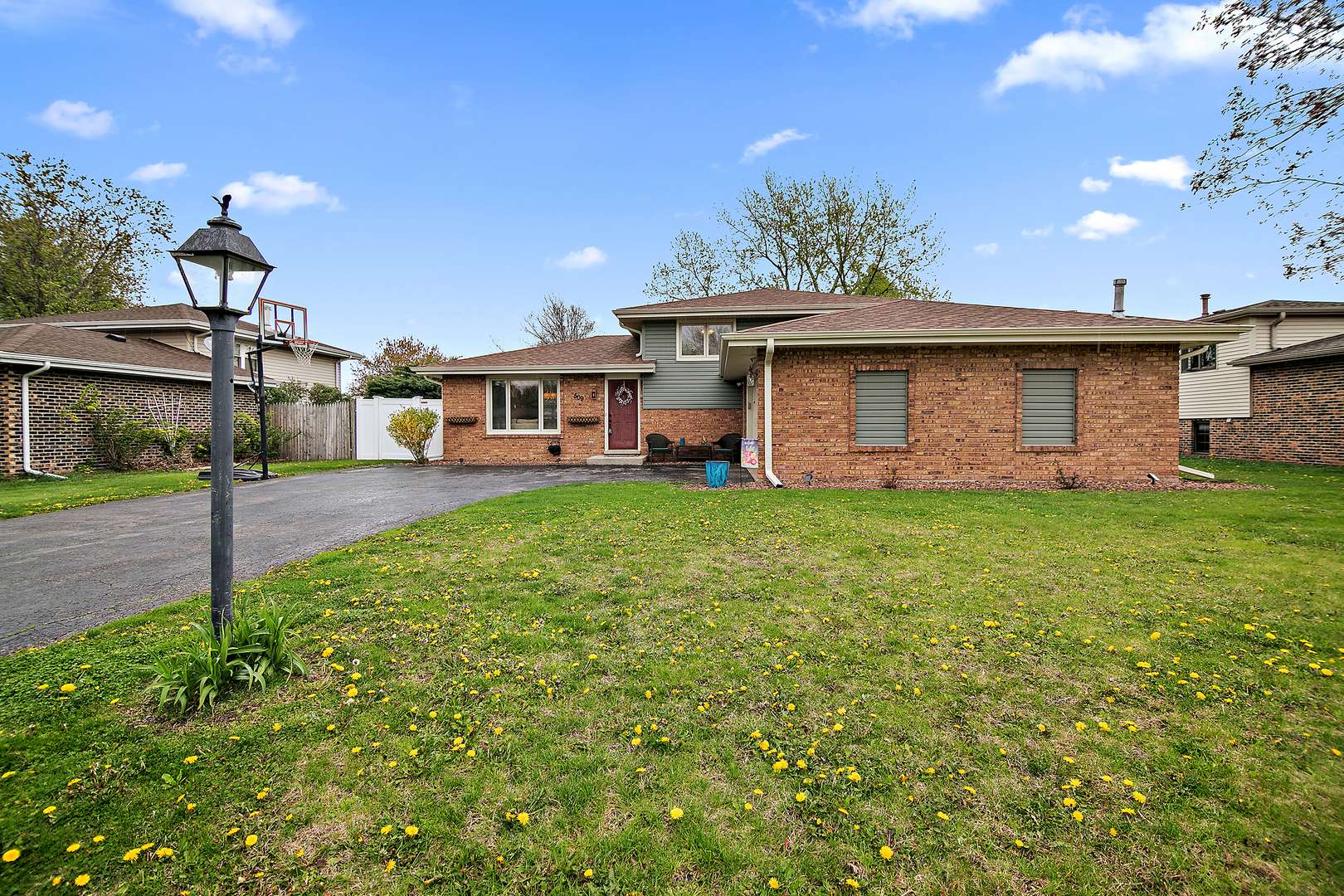 Peotone, IL 60468,509 Manor DR