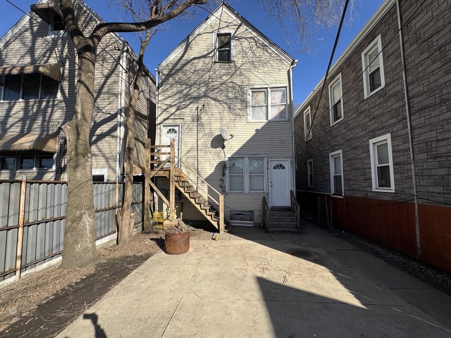 Chicago, IL 60609,Address not disclosed
