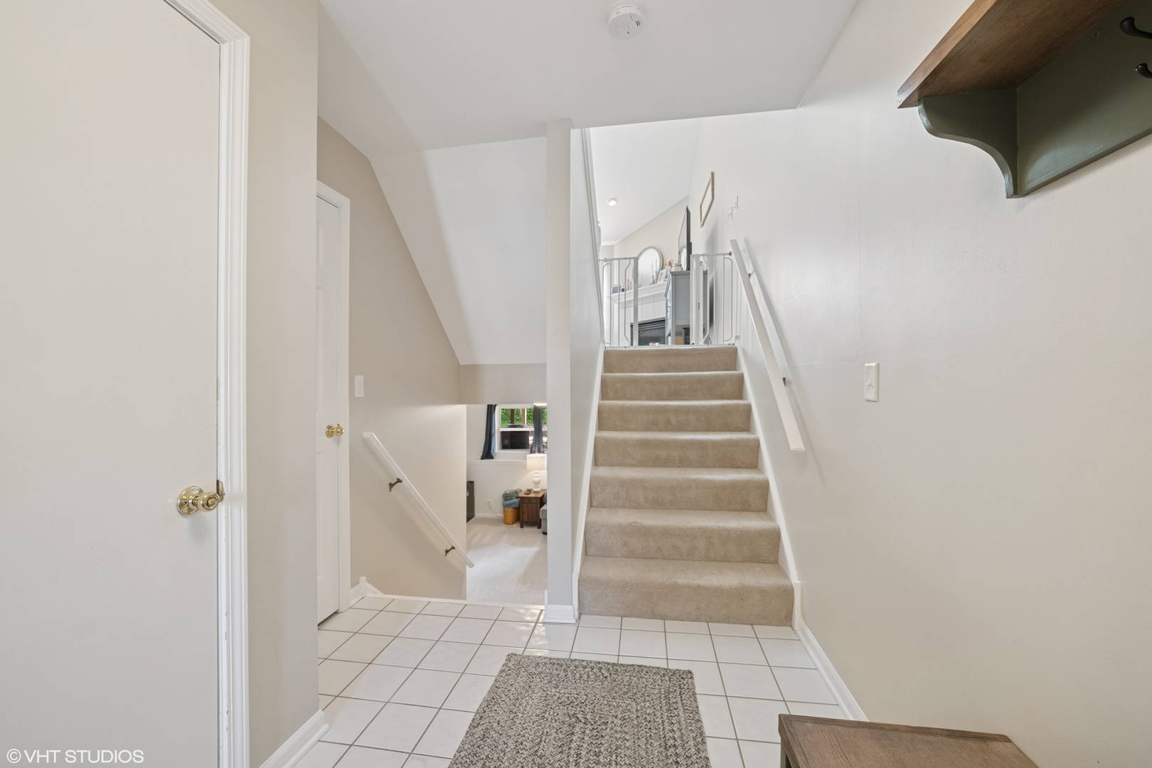 East Dundee, IL 60118,204 Dunridge CIR #204