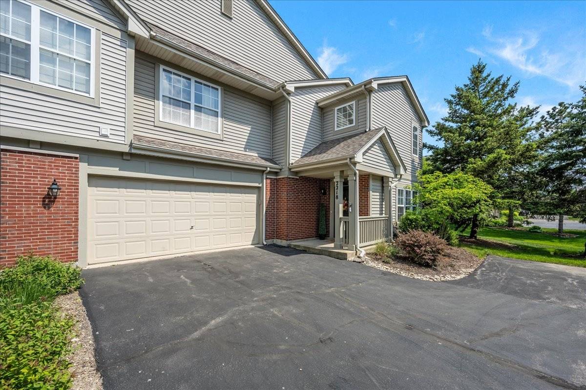 Geneva, IL 60134,2218 Rockefeller DR #2218