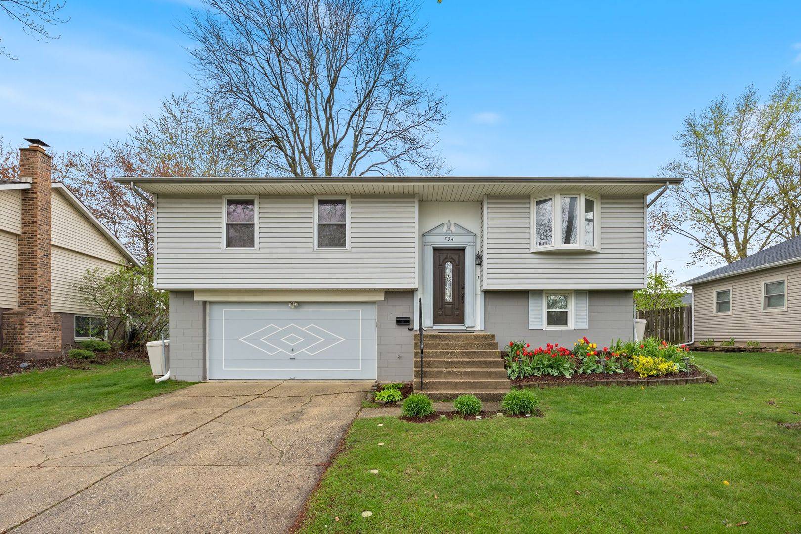Streamwood, IL 60107,704 Larsen AVE