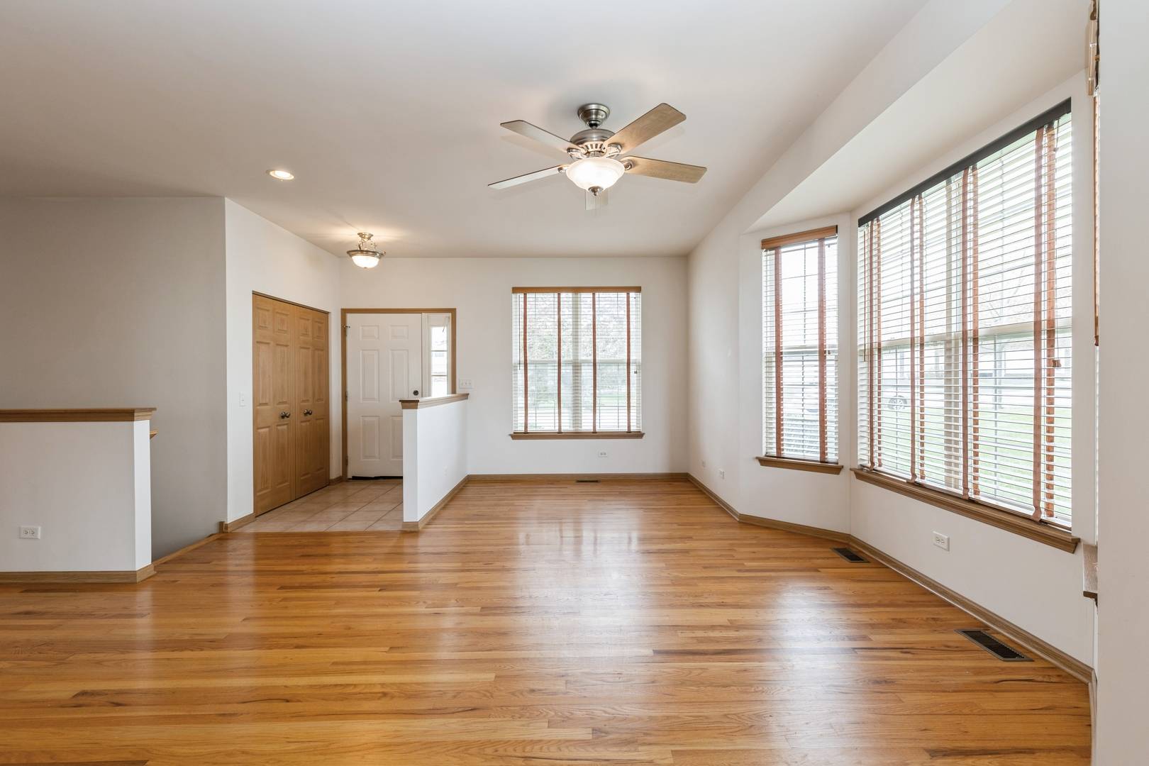 Woodstock, IL 60098,725 Duvall DR