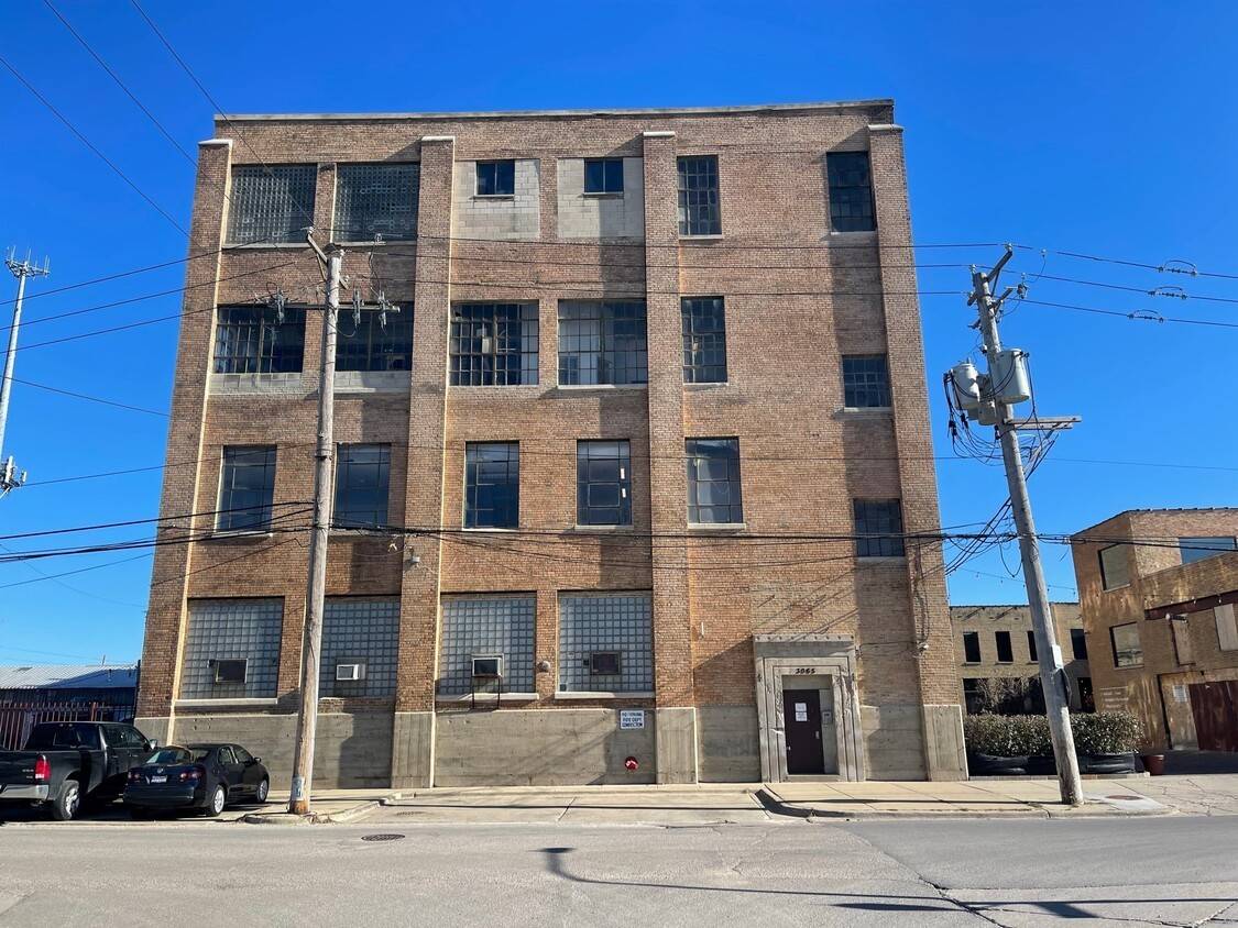 Chicago, IL 60618,3065 N Rockwell ST