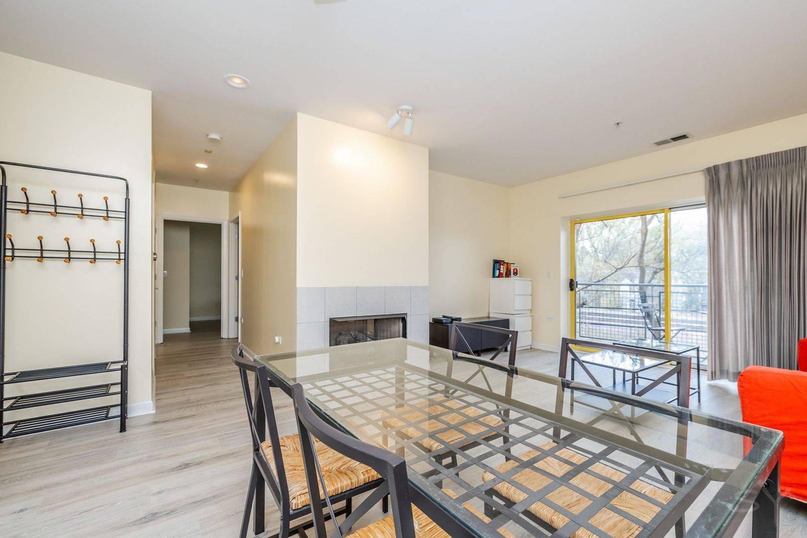 Evanston, IL 60202,1222 Chicago AVE #304