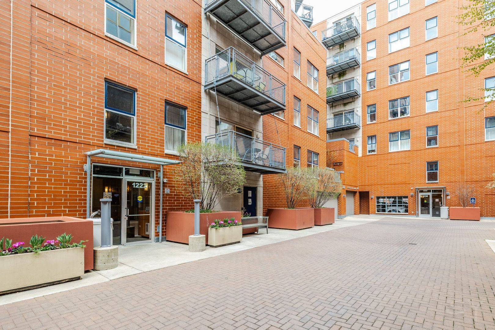 Evanston, IL 60202,1222 Chicago AVE #304