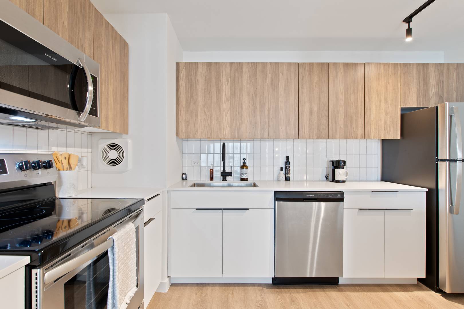 Chicago, IL 60610,1250 N LaSalle ST #1112