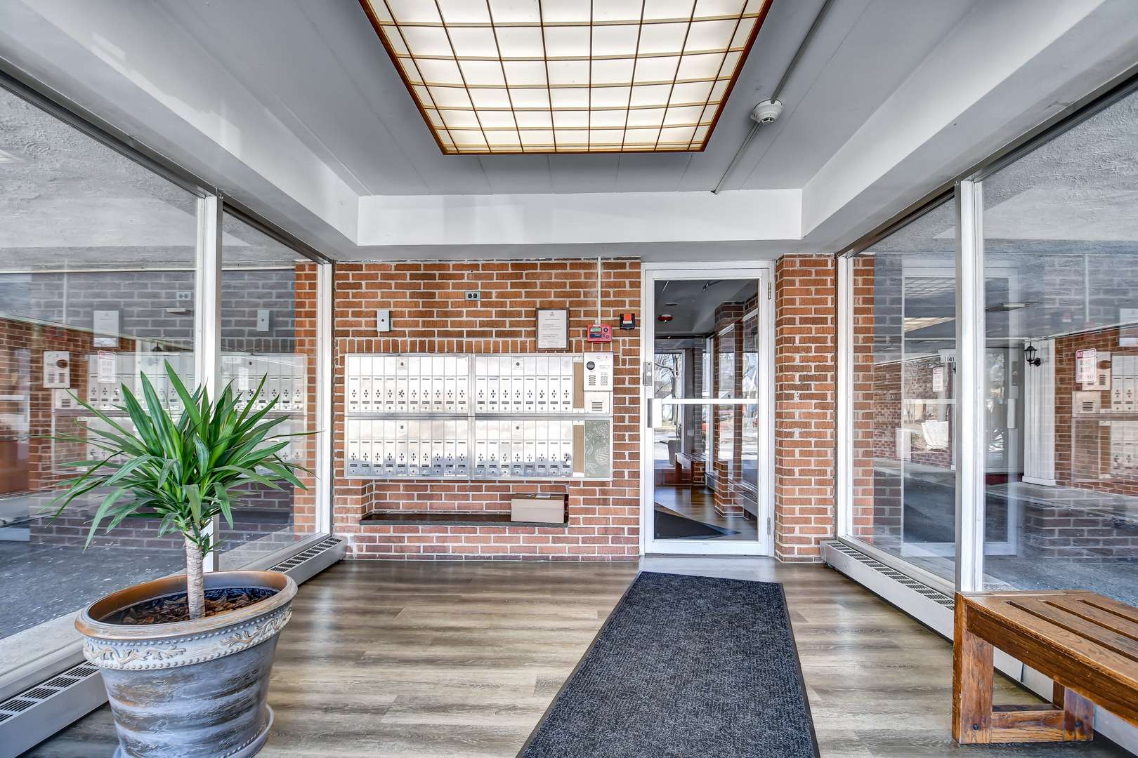 Flossmoor, IL 60422,1139 Leavitt AVE #301