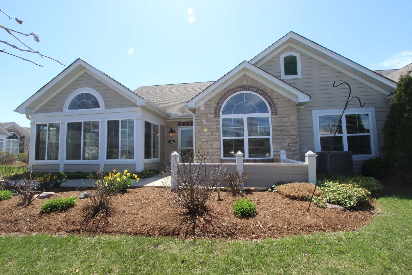 Woodstock, IL 60098,617 Schumann ST #617