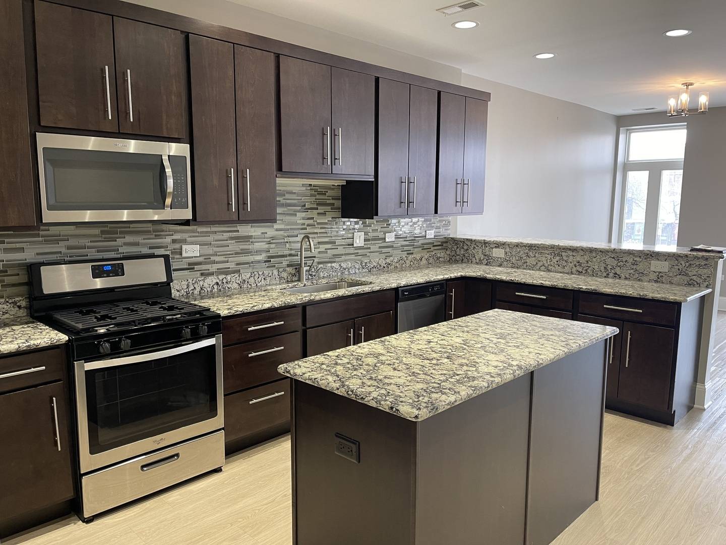 Chicago, IL 60625,4853 N Western AVE #2