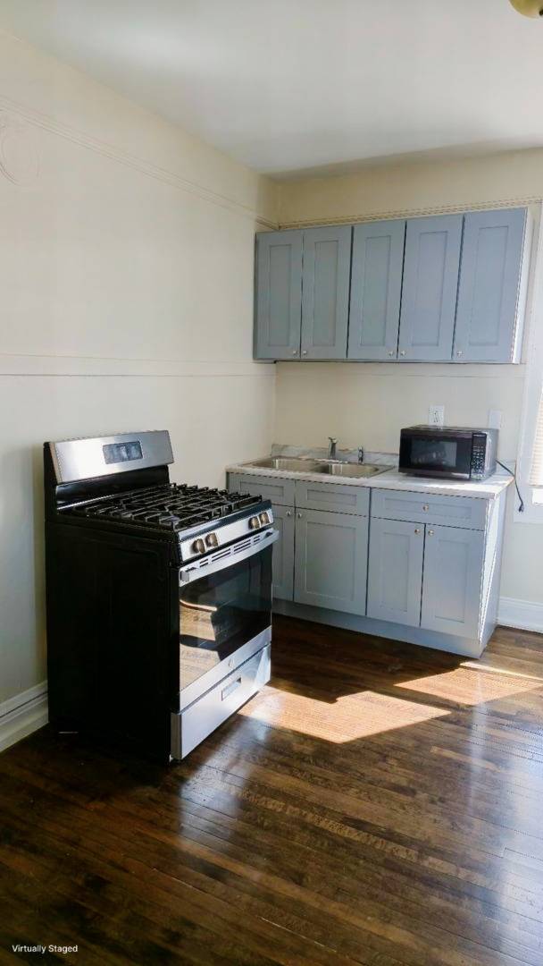 Chicago, IL 60617,8242 S HOUSTON AVE #2