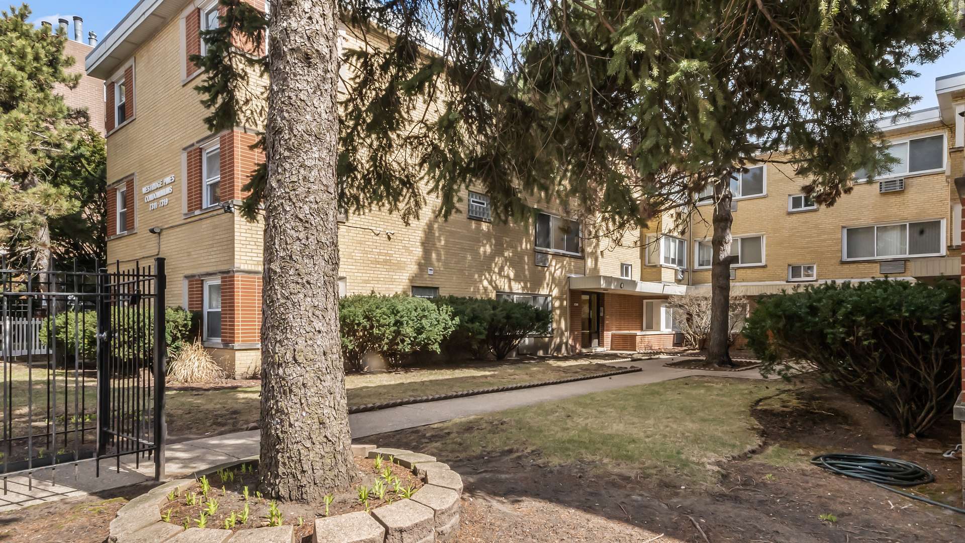 Chicago, IL 60645,7319 N Oakley AVE #3A