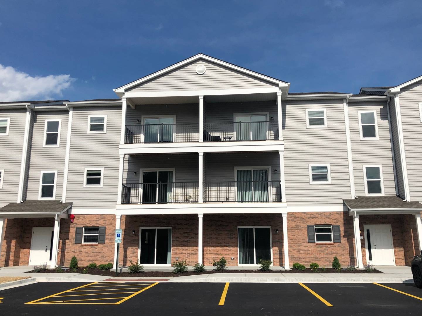 East Dundee, IL 60118,809 E Main ST #2B