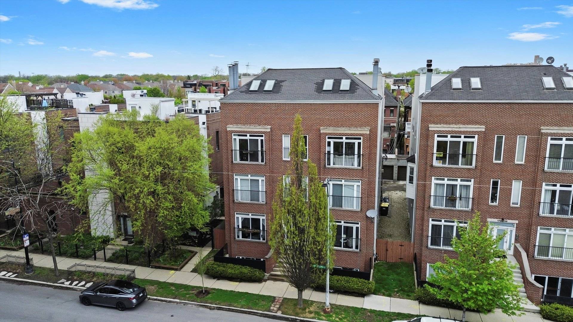 Chicago, IL 60614,1730 W Diversey Pkwy #1E
