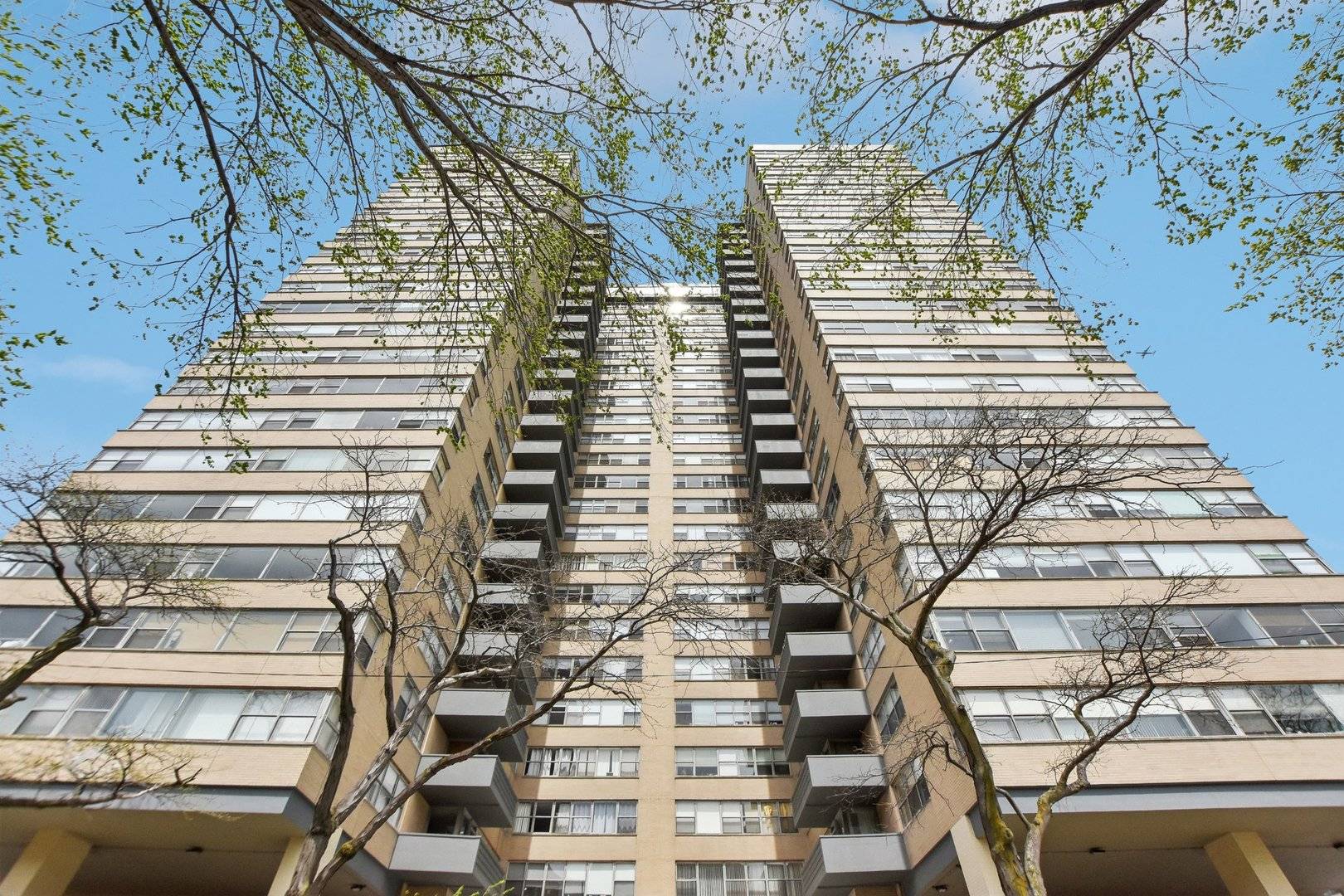 Chicago, IL 60660,6301 N Sheridan RD #25P