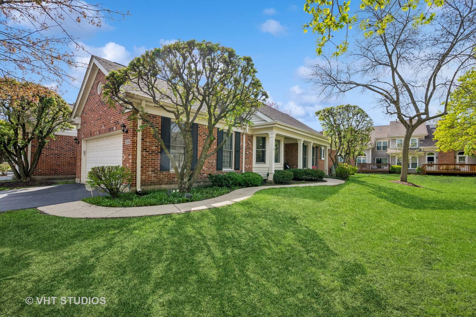 Arlington Heights, IL 60004,2056 N Coldspring RD