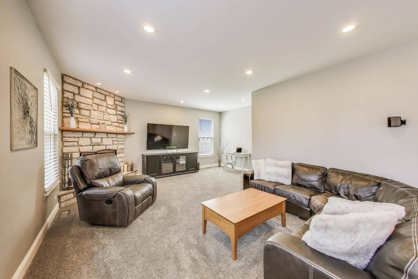 Lindenhurst, IL 60046,325 Tanager LN