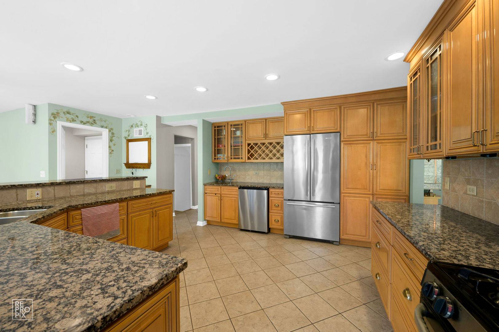 Hoffman Estates, IL 60192,4285 Haman AVE