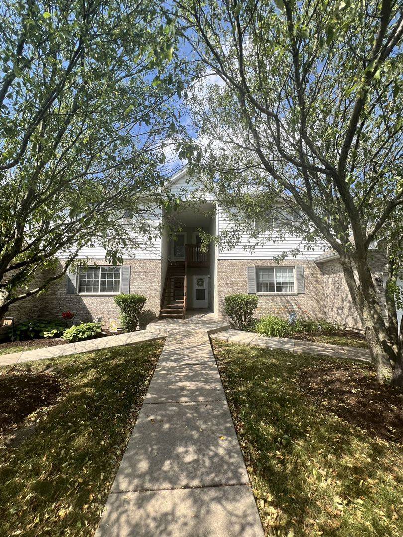 Sycamore, IL 60178,949 Constance LN #E