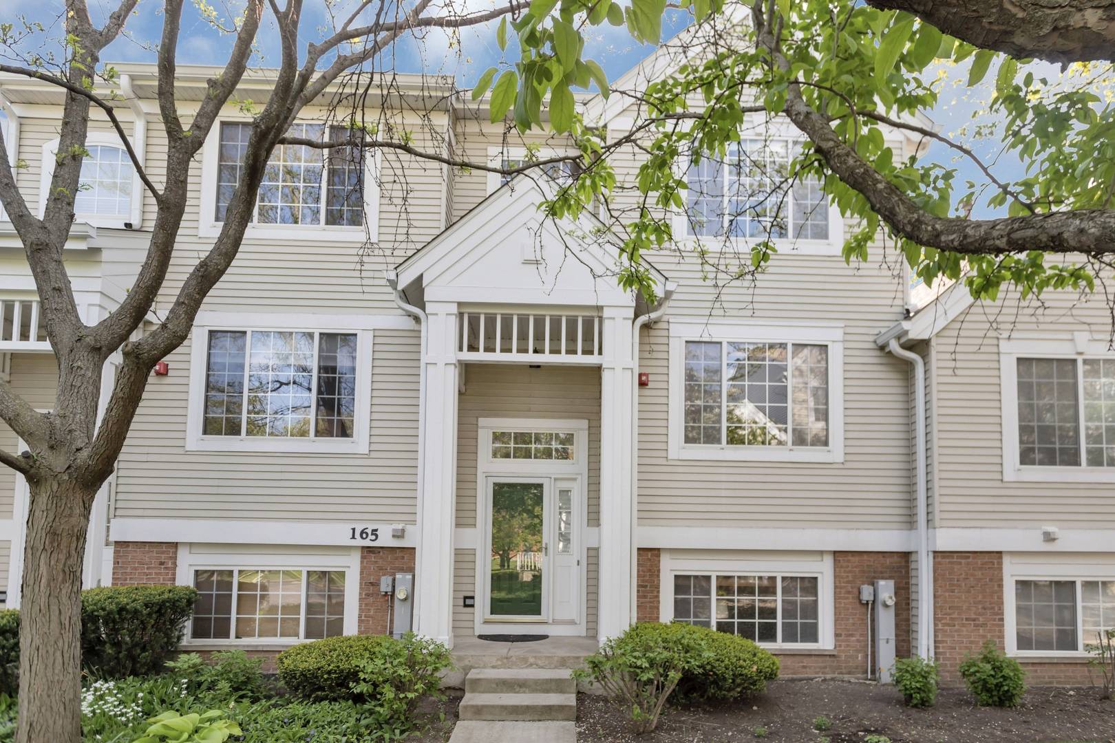Wheeling, IL 60090,165 Lucerne CT #165