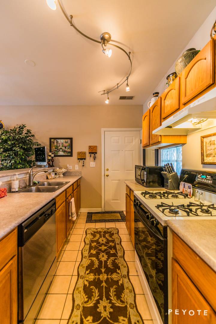 Chicago, IL 60610,1225 N ORLEANS ST #502