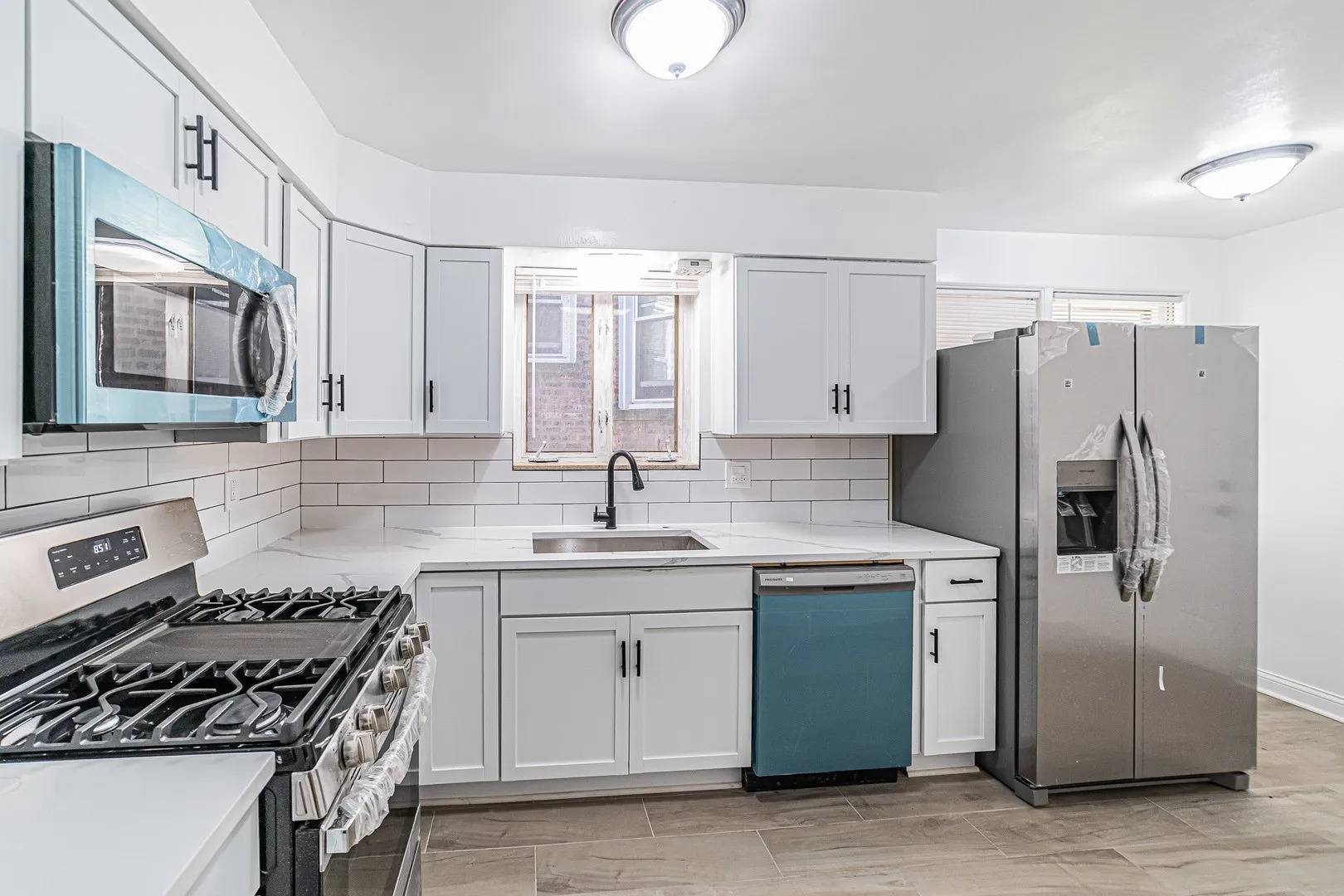 Chicago, IL 60645,7530 N Oakley AVE #1