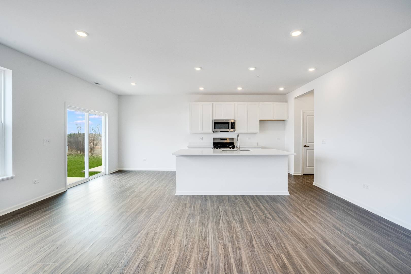 Crystal Lake, IL 60012,464 Carpathian DR