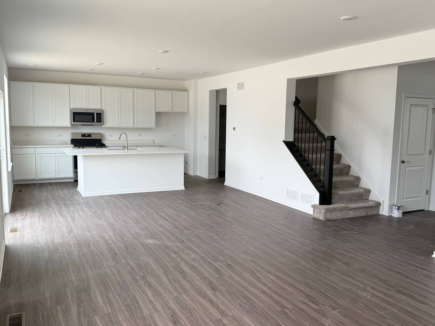 Algonquin, IL 60102,377 West Point CIR
