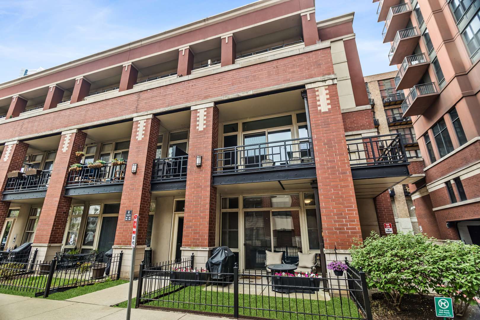 Chicago, IL 60661,324 N JEFFERSON ST #101