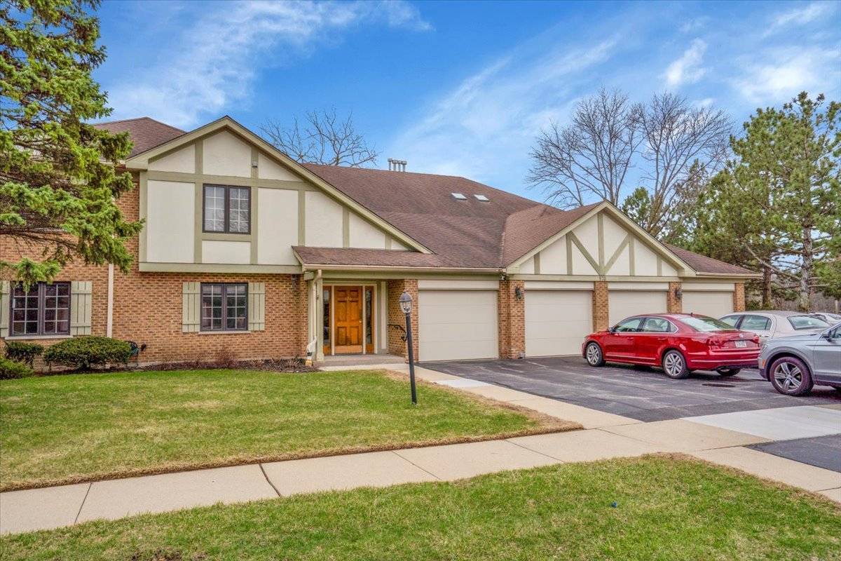 Deerfield, IL 60015,970 Ivy LN #C