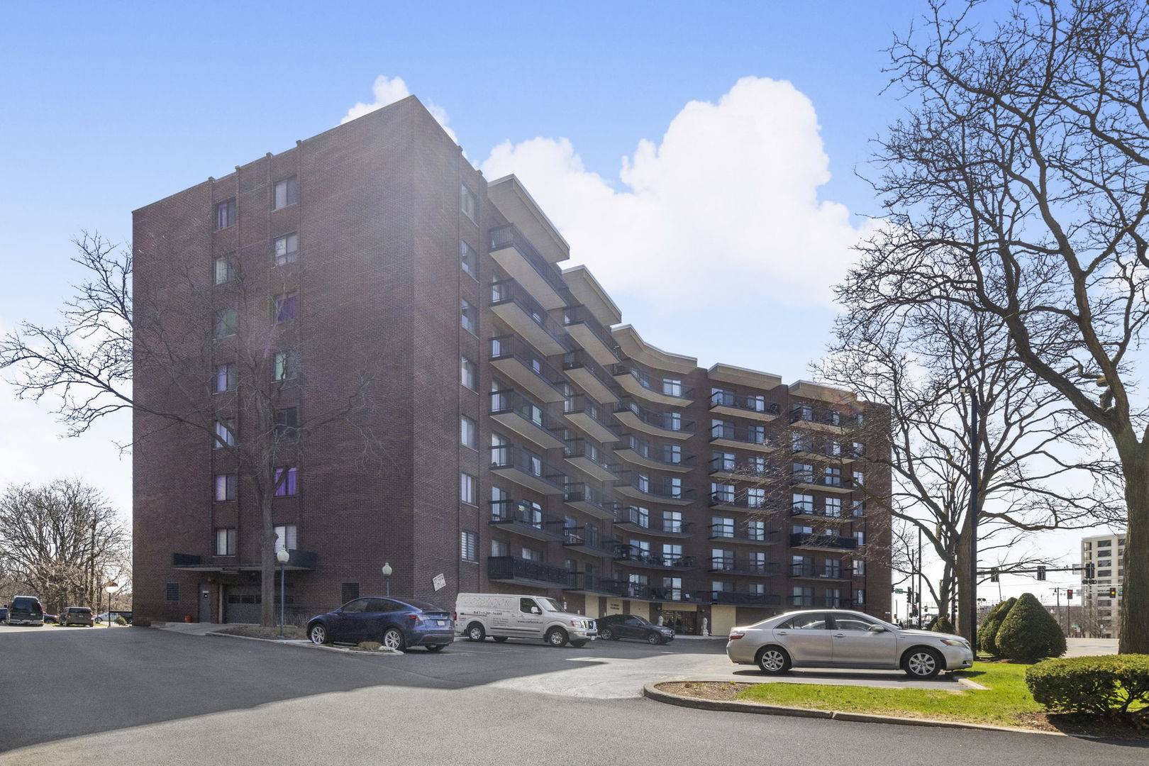 Des Plaines, IL 60016,711 S RIVER RD #812