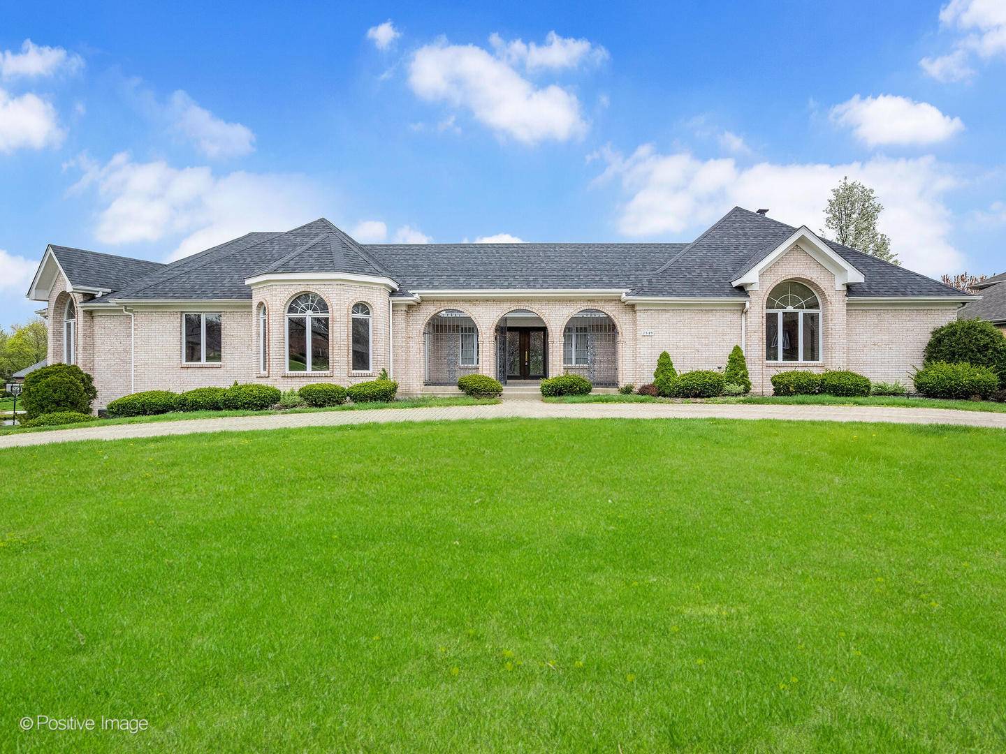 Burr Ridge, IL 60527,7549 Woodland LN