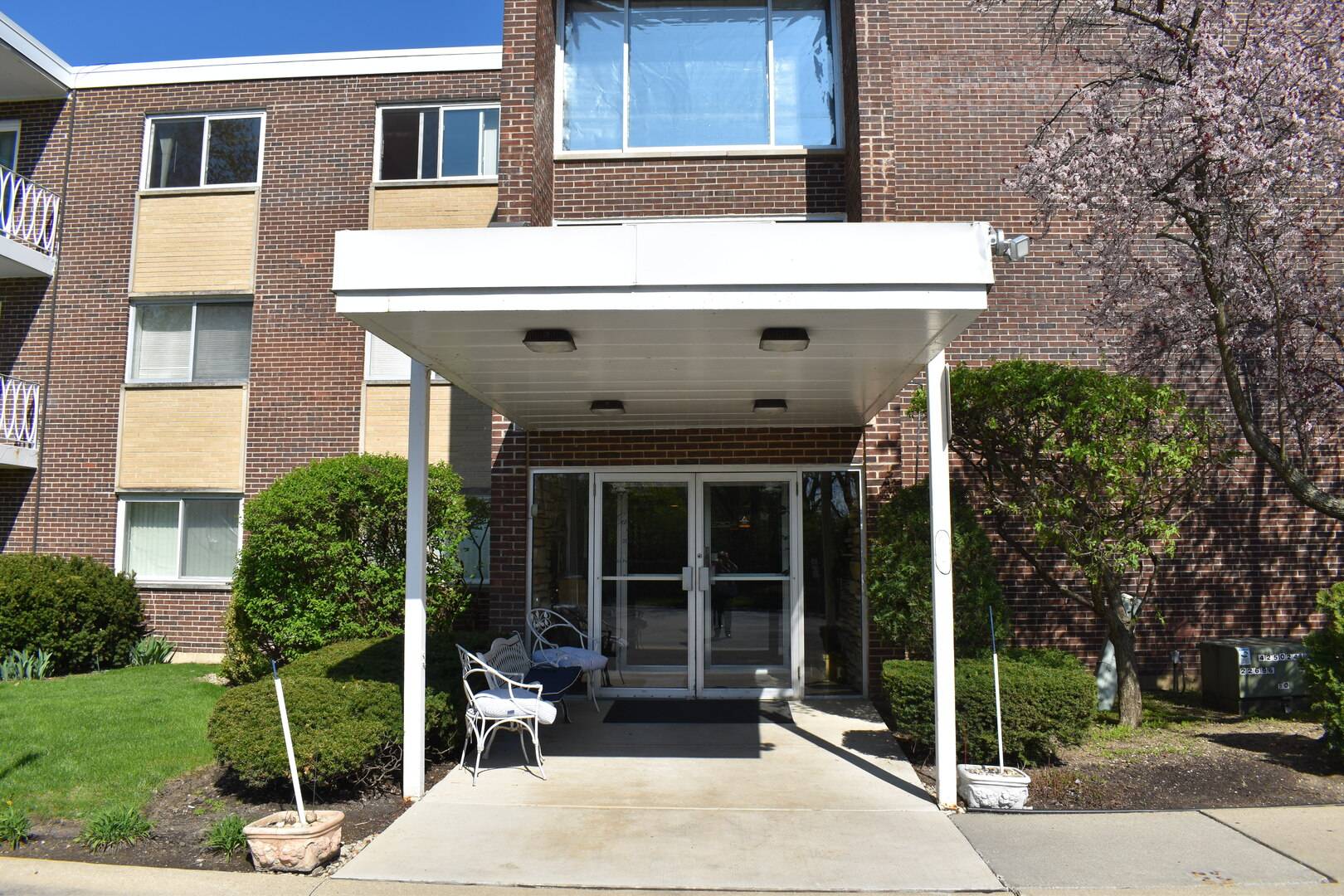 Wheeling, IL 60090,200 Deborah LN #14B