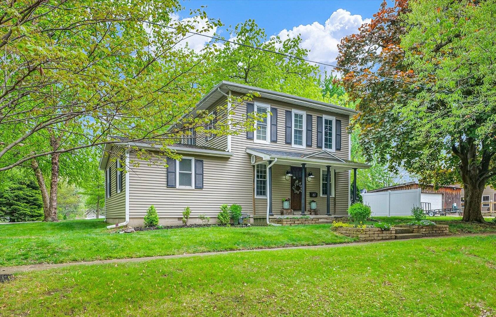 Monticello, IL 61856,817 N Front ST