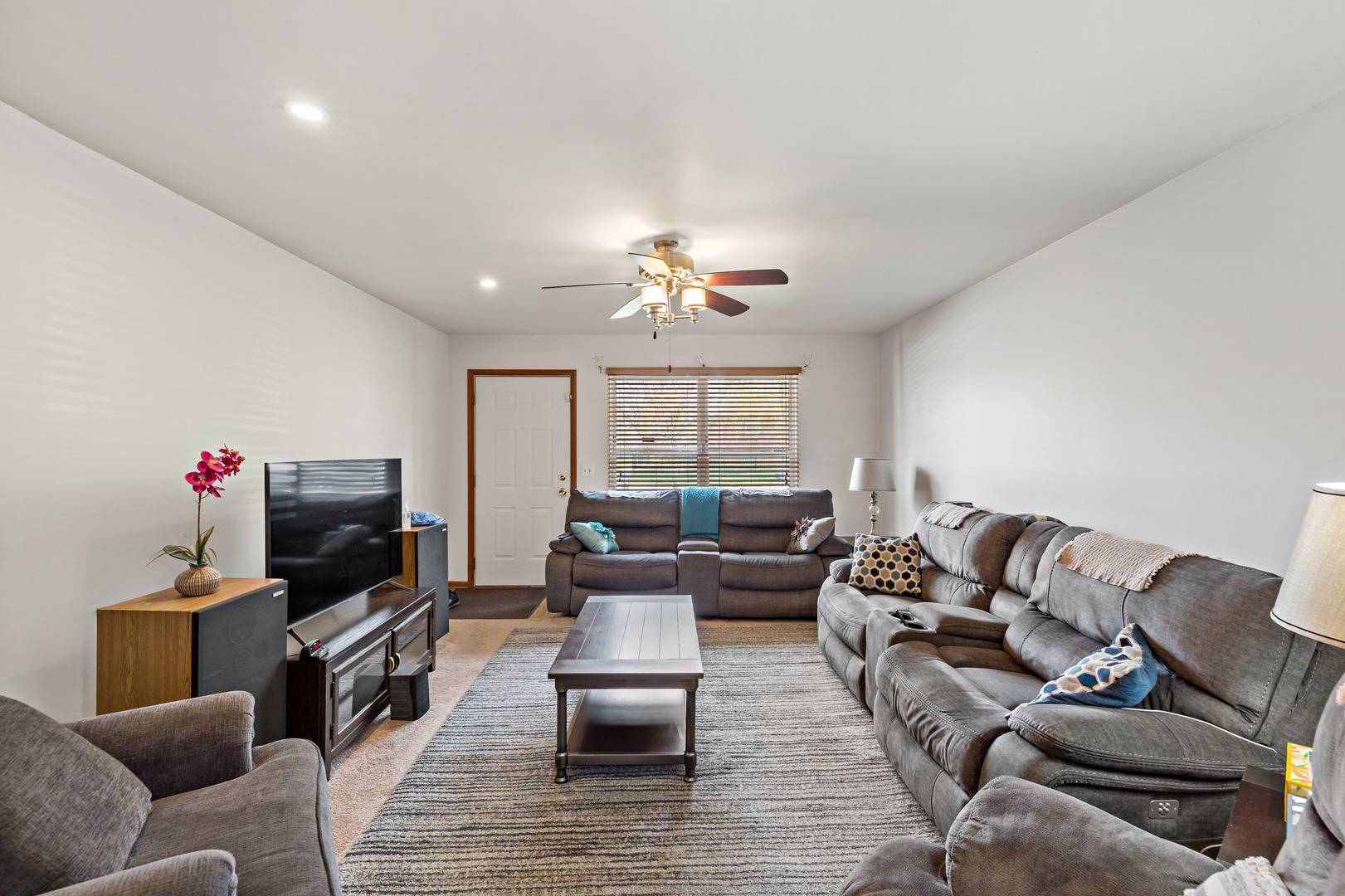 Blue Island, IL 60406,14004 Whipple ST