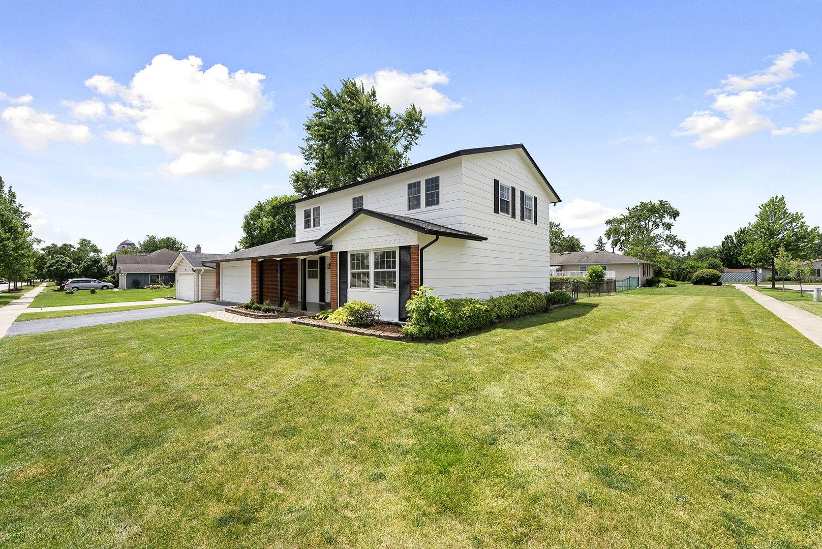 Elk Grove Village, IL 60007,1100 LEICESTER RD