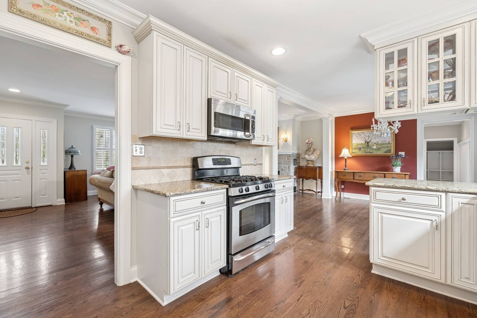 Lake Bluff, IL 60044,214 E Woodland RD E