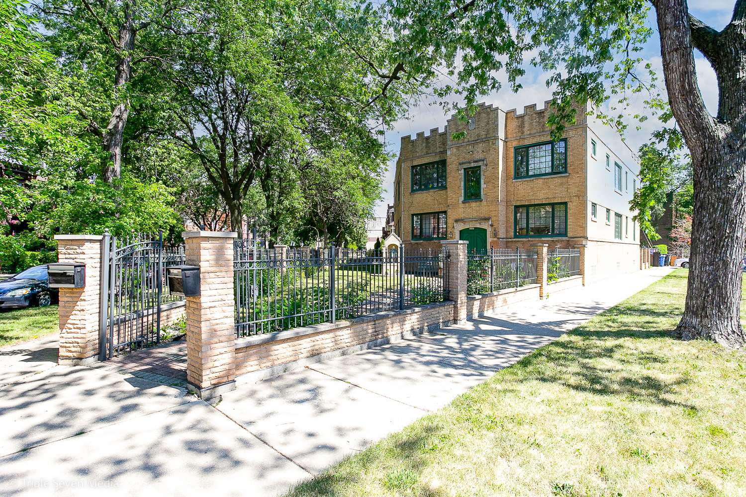 Chicago, IL 60618,3107 N Harding AVE