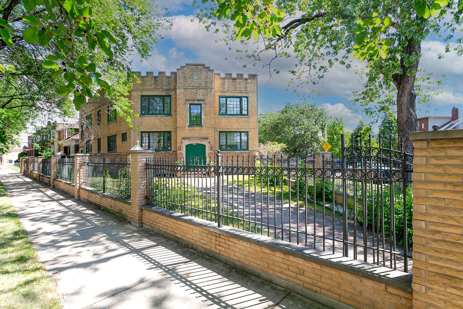 Chicago, IL 60618,3107 N Harding AVE