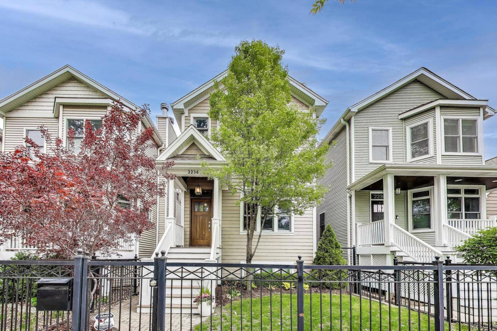 Chicago, IL 60618,2236 W Fletcher ST