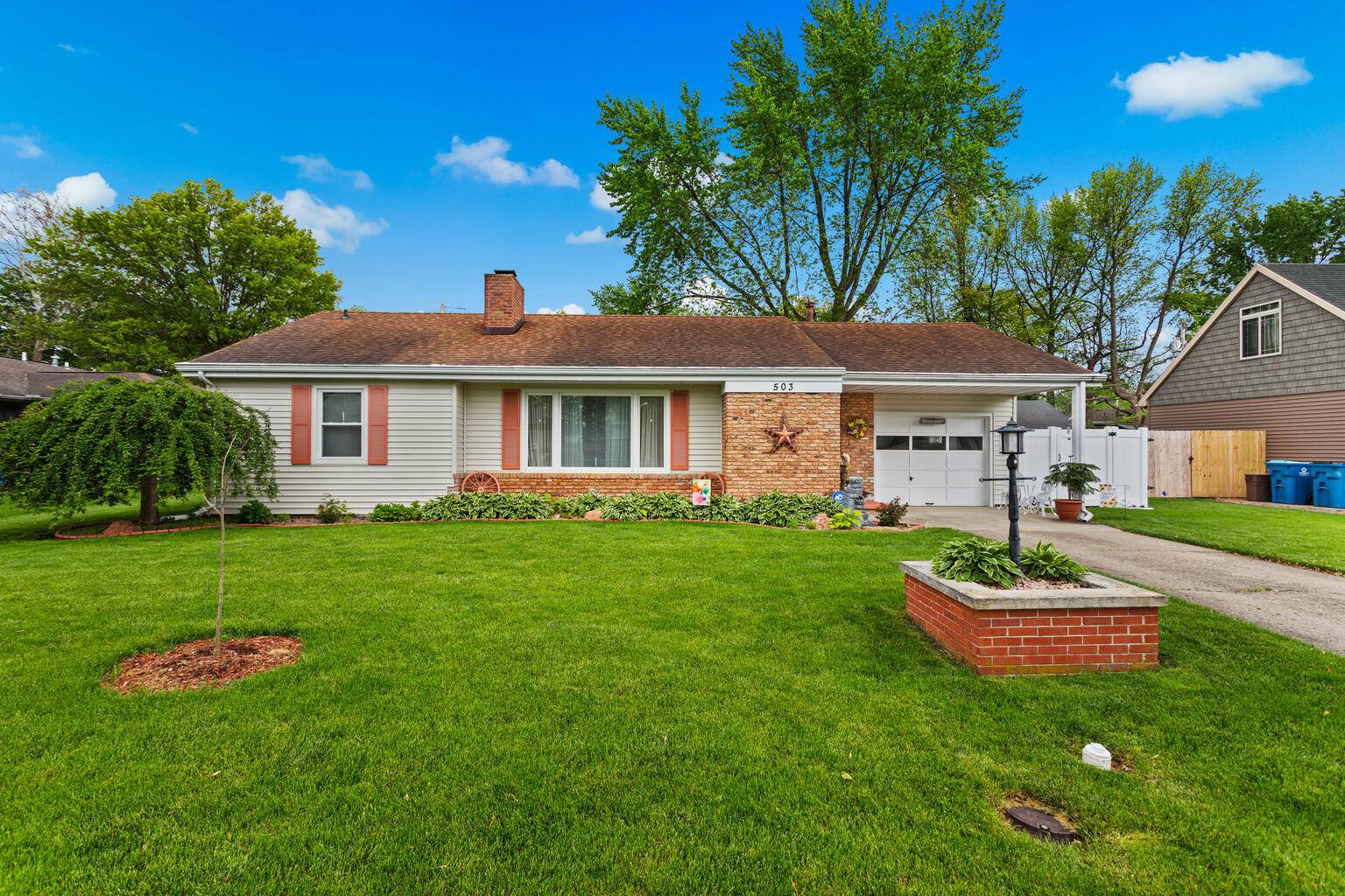 Monticello, IL 61856,503 E Cedar LN