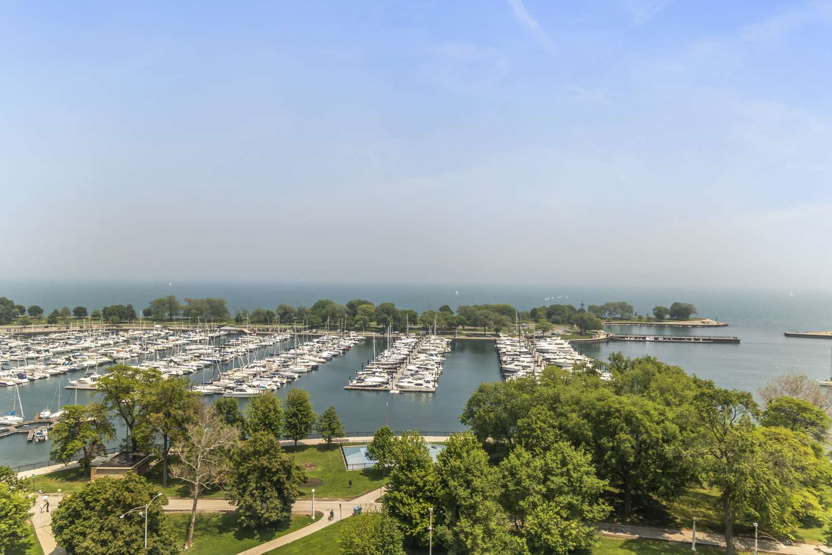 Chicago, IL 60657,3300 N LAKE SHORE DR #12B