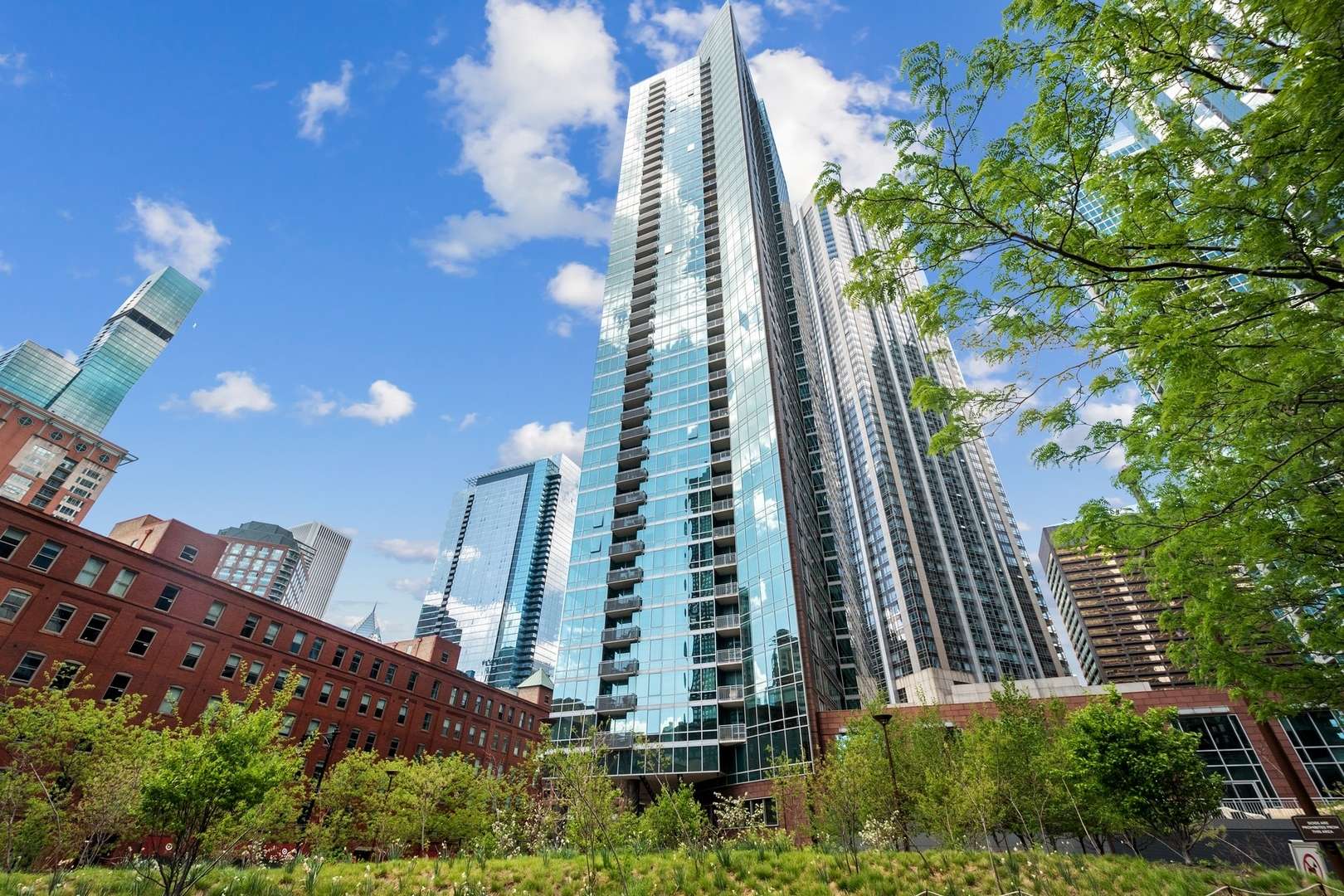 Chicago, IL 60611,505 N McClurg CT #4002