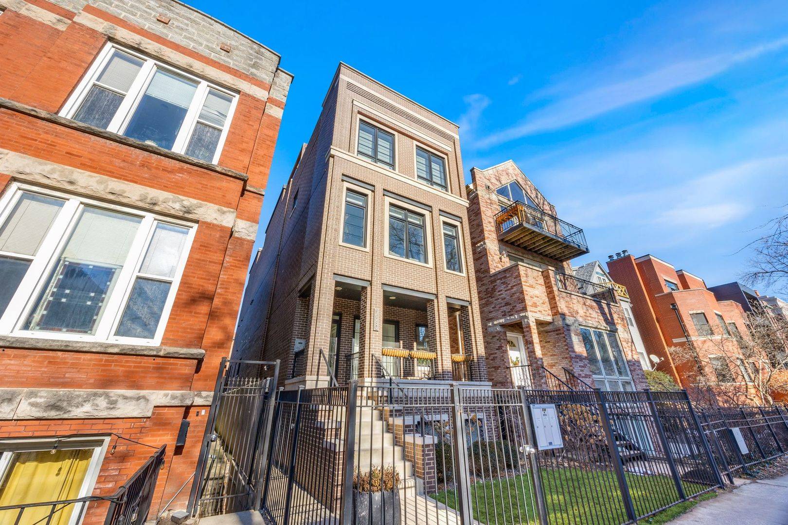 Chicago, IL 60614,738 W Schubert AVE #2