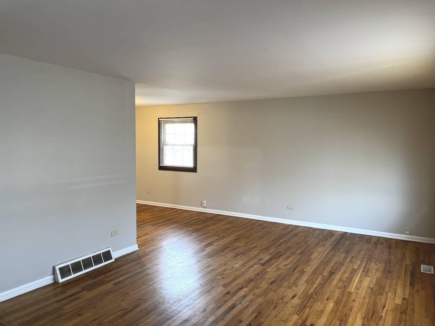 South Holland, IL 60473,1 E 164th ST