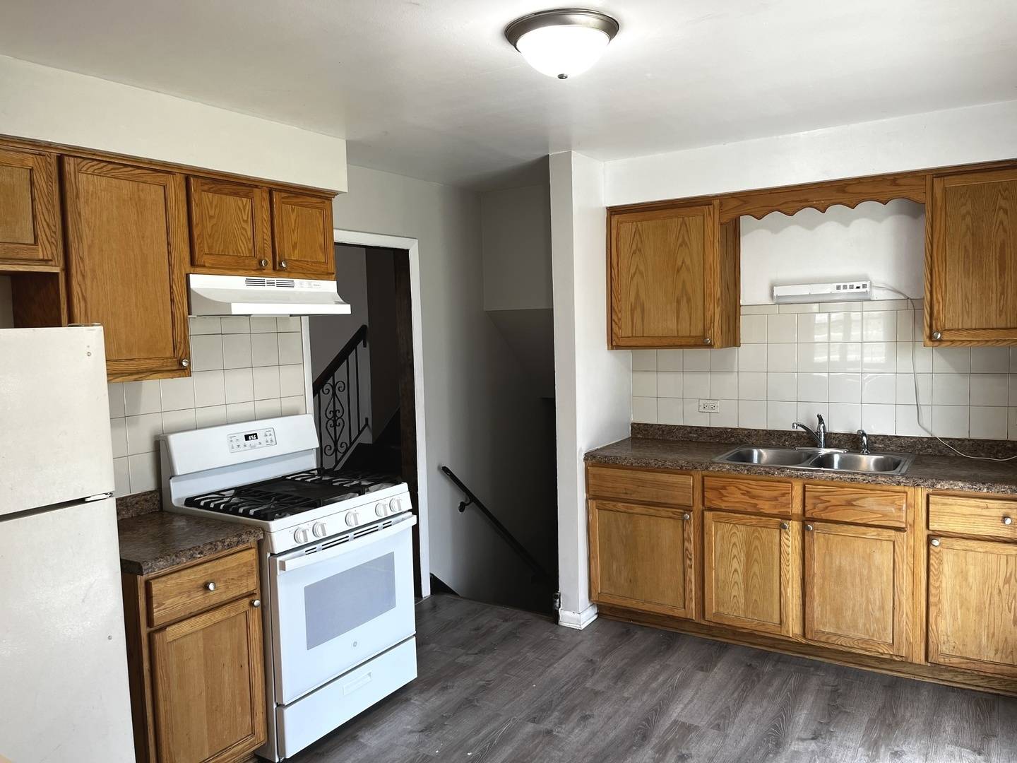 South Holland, IL 60473,1 E 164th ST