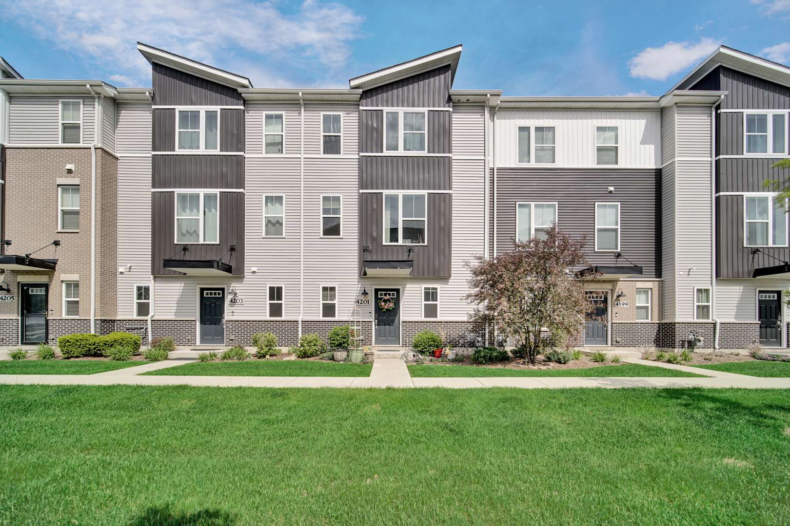 Aurora, IL 60504,4201 Calder LN