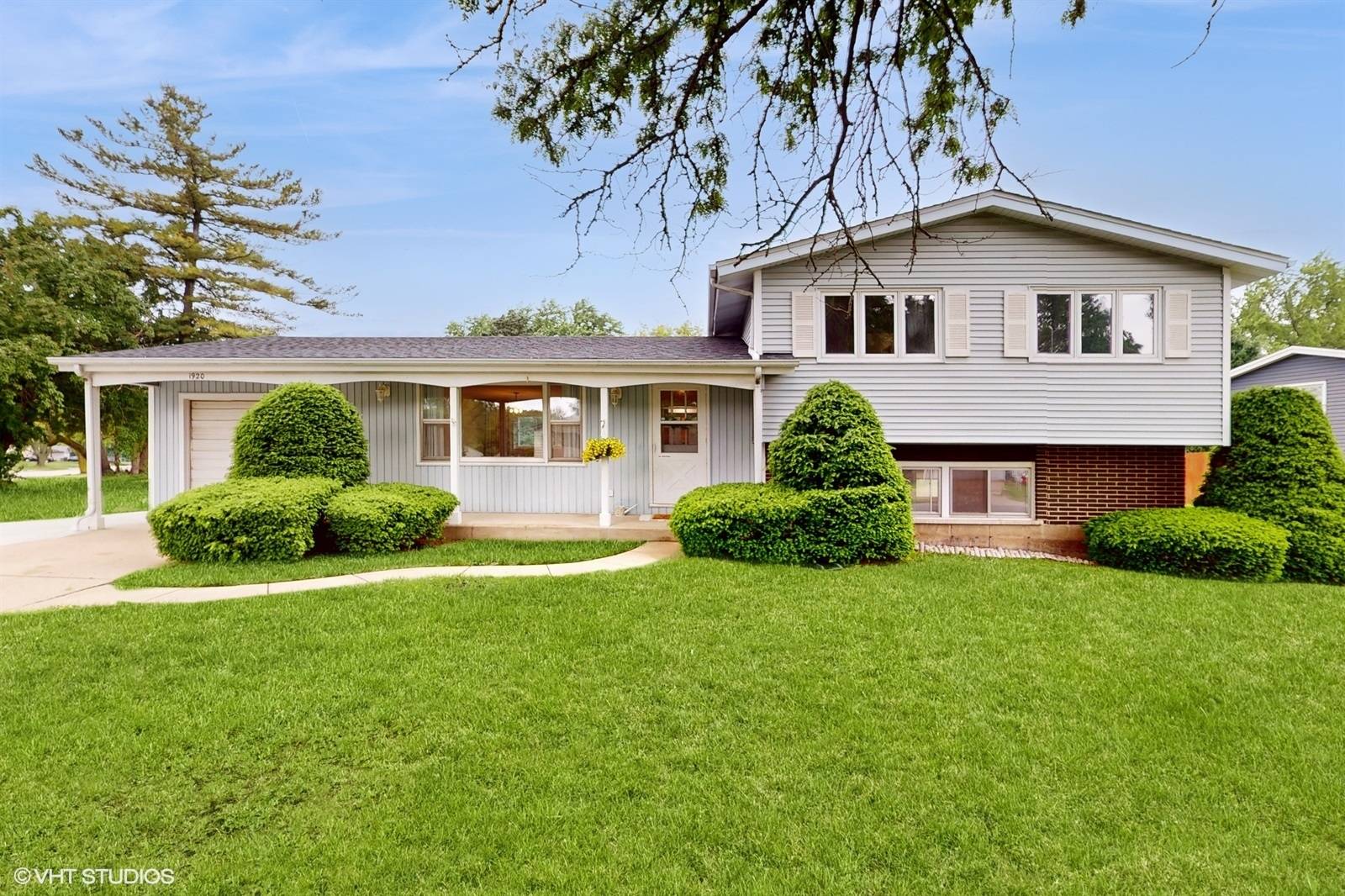 Woodstock, IL 60098,1920 Charles ST