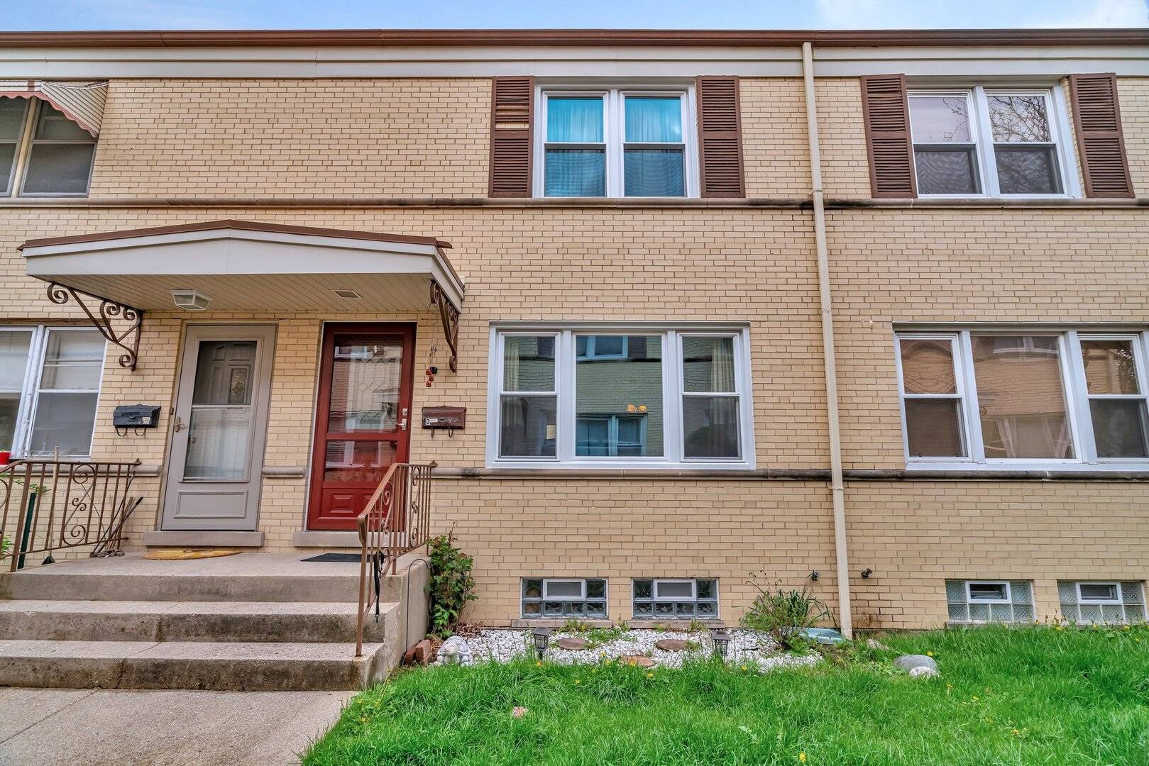River Forest, IL 60305,7915 North AVE #D